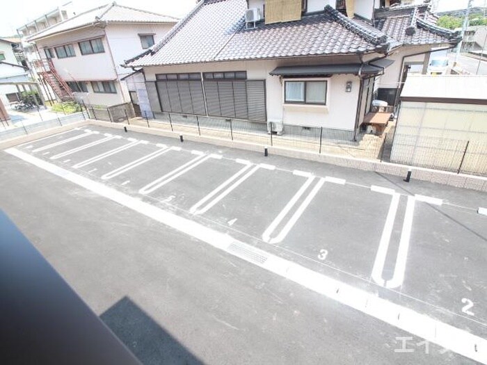 物件外観写真5　(駐車場)