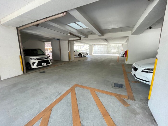 物件外観写真2　(駐車場)