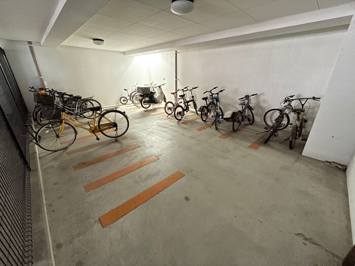 物件外観写真3　(駐輪場)