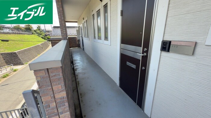 物件外観写真4　(エントランス部分)