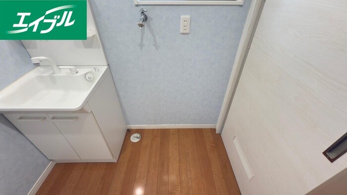 物件内観写真17　(洗濯機置場)