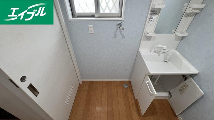 物件内観写真18　(洗濯機置場)