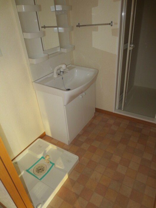 物件内観写真7　(洗濯機置場)