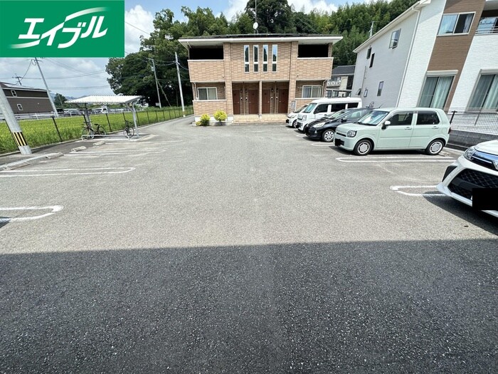 物件外観写真2　(駐車場)