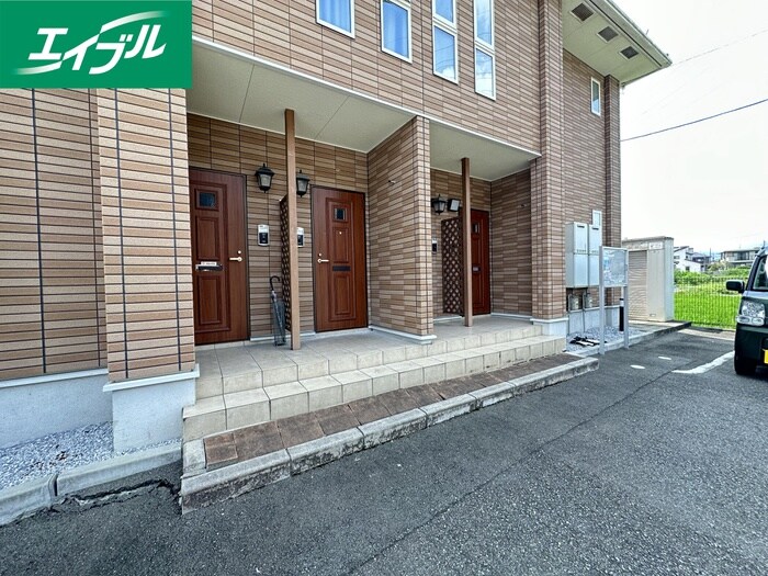 物件外観写真5　(エントランス部分)