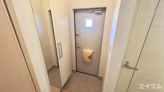 物件内観写真13　(玄関)