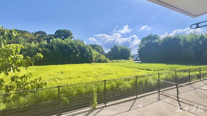 物件内観写真15　(室内からの展望)