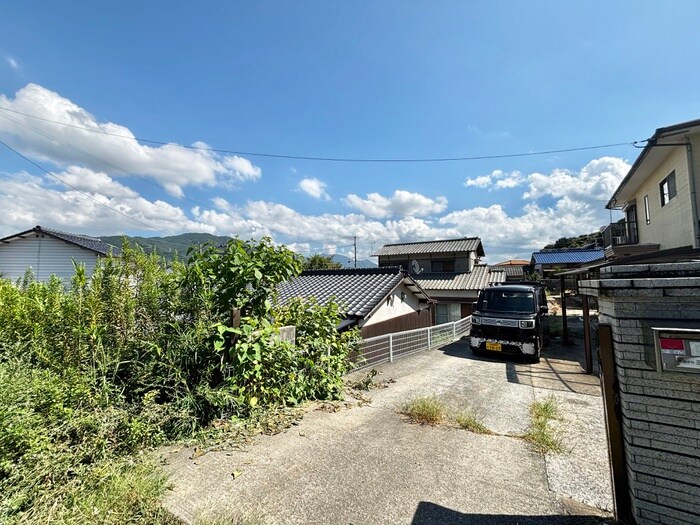 物件外観写真2　(駐車場)