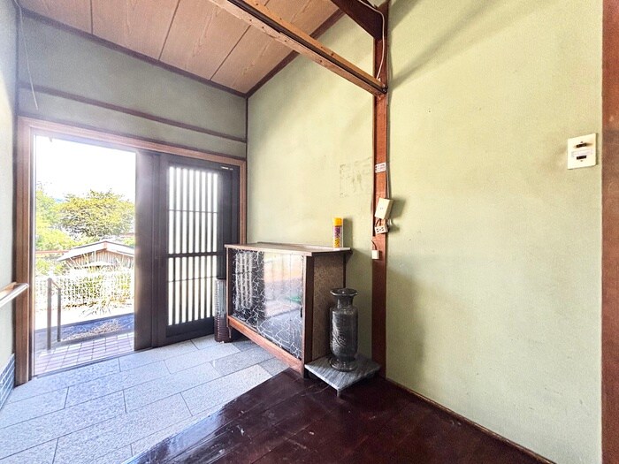 物件内観写真11　(玄関)