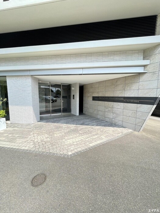 物件外観写真5　(エントランス部分)