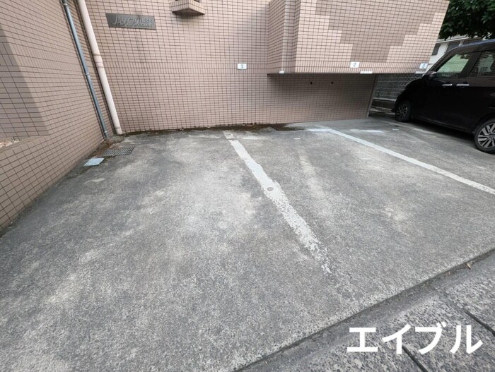 物件外観写真2　(駐車場)