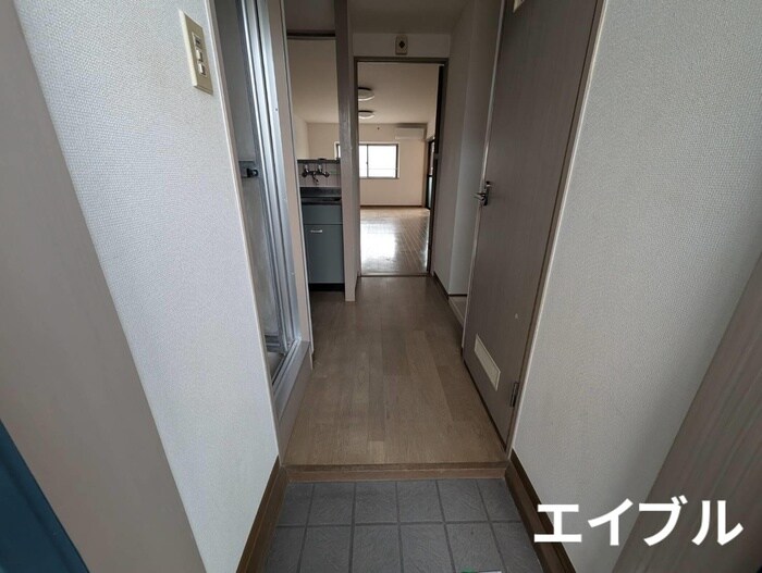 物件内観写真16　(玄関)