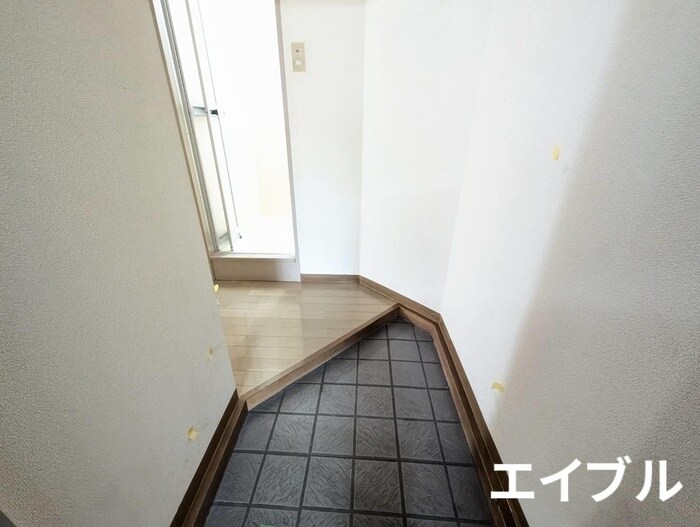 物件内観写真16　(玄関)