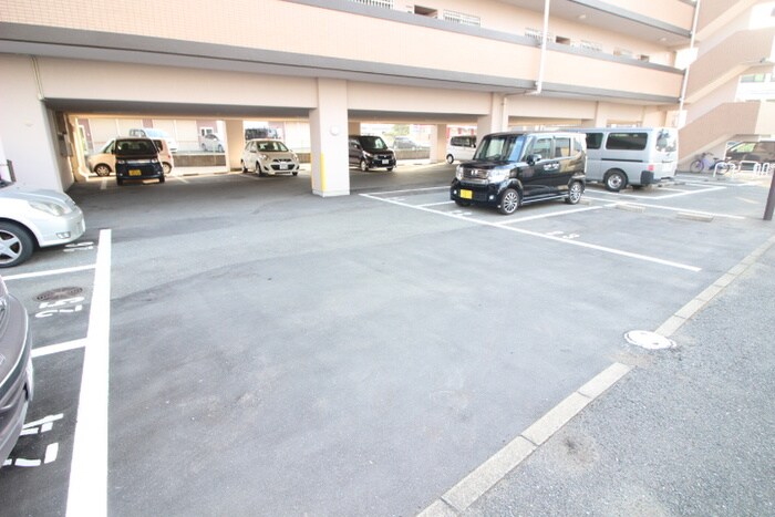 物件外観写真4　(駐車場)