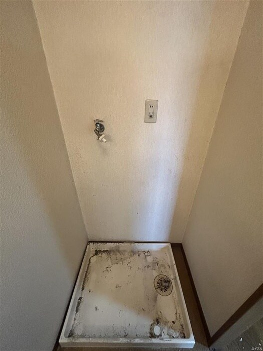 物件内観写真15　(洗濯機置場)