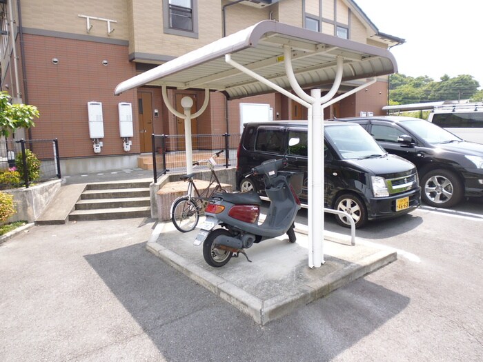 物件外観写真3　(駐輪場)