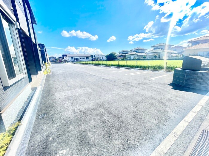 物件外観写真4　(駐車場)