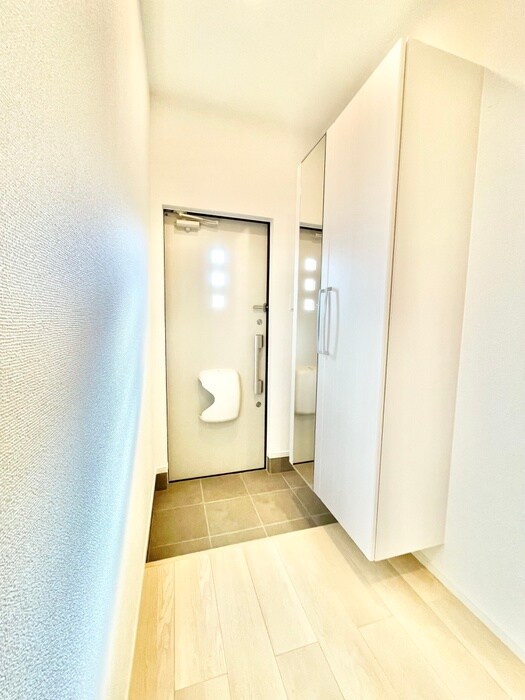 物件内観写真11　(玄関)