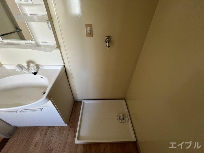 物件内観写真13　(洗濯機置場)