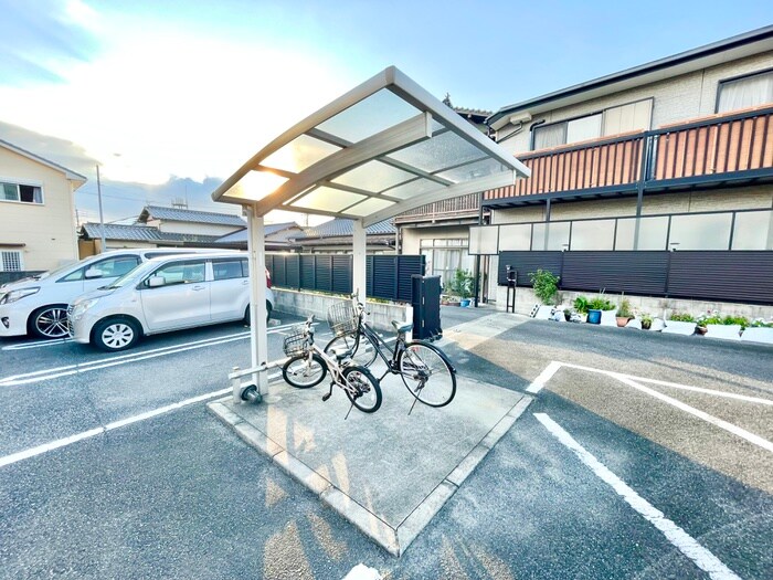 物件外観写真3　(駐輪場)