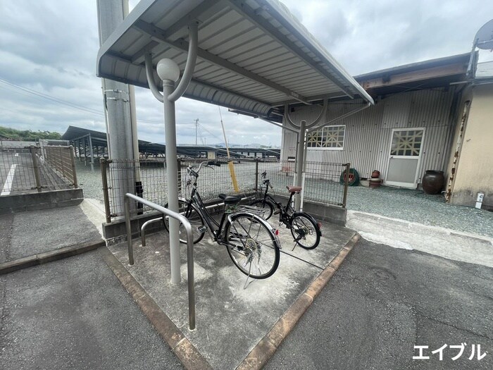 物件外観写真5　(駐輪場)