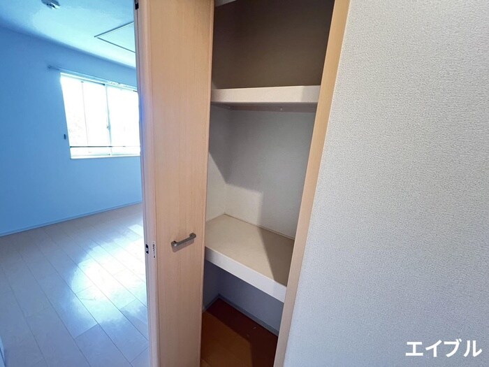 物件内観写真12　(収納)