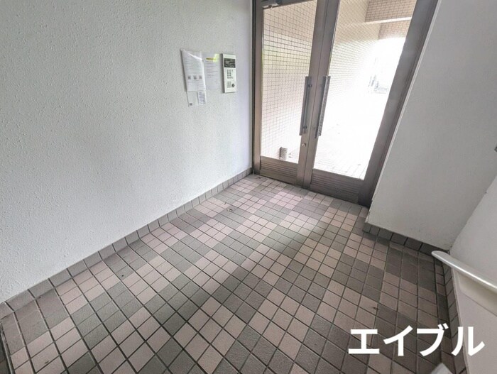 物件外観写真4　(エントランス部分)