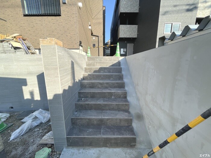 物件外観写真2　(エントランス部分)