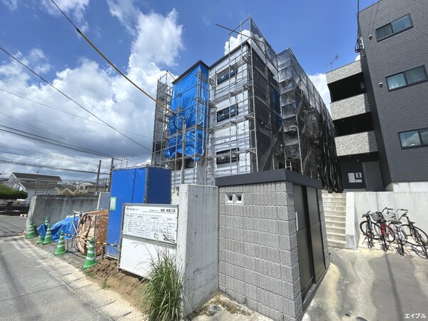 建築中