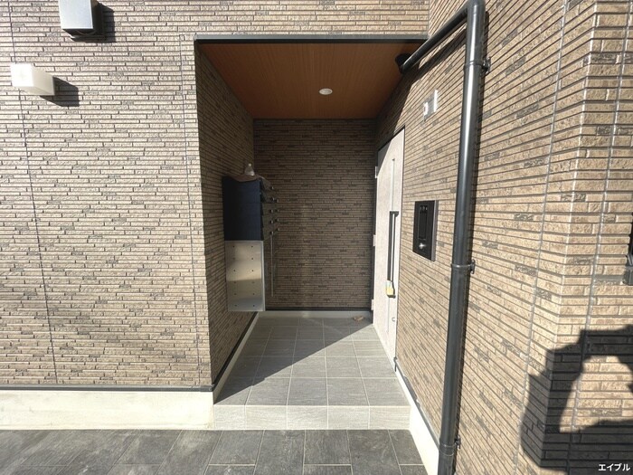 物件外観写真4　(エントランス部分)