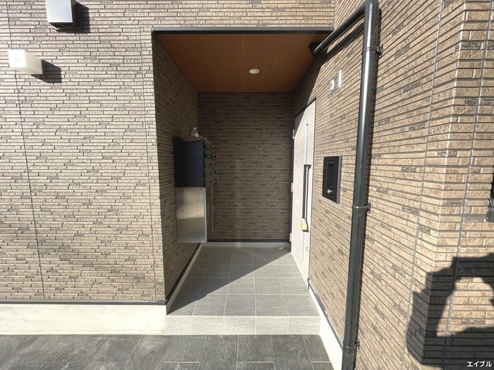 物件外観写真4　(エントランス部分)