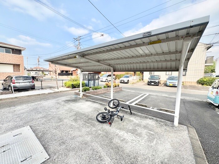物件外観写真4　(駐輪場)