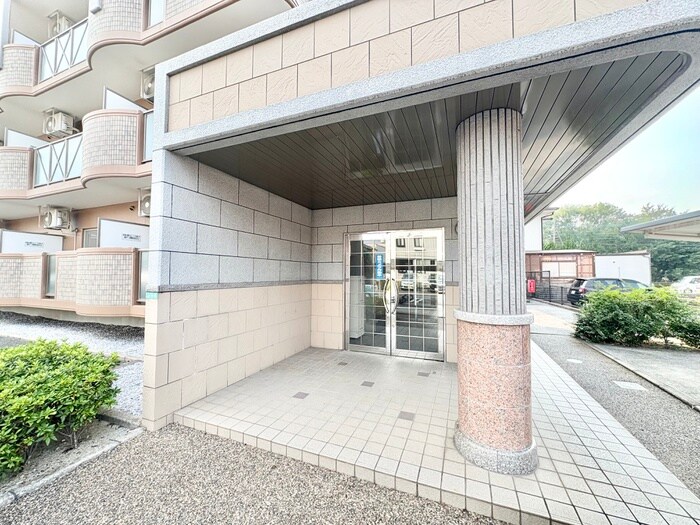 物件外観写真5　(エントランス部分)