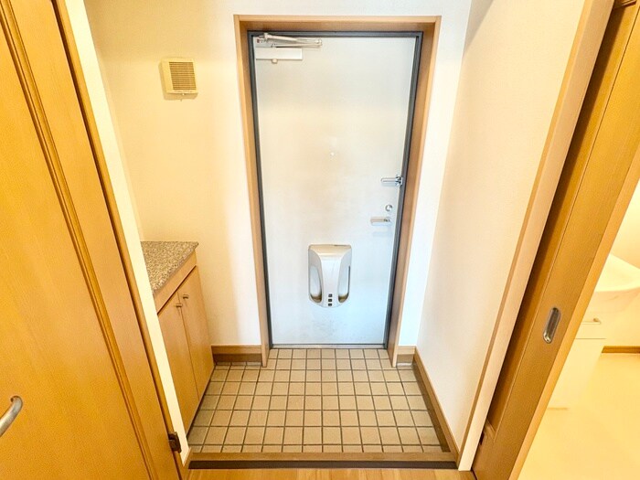 物件内観写真17　(玄関)