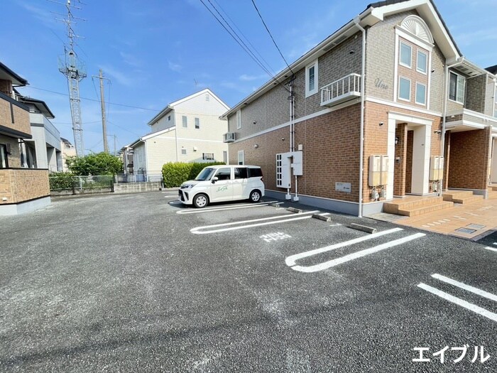 物件外観写真2　(駐車場)