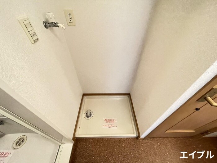 物件内観写真8　(洗濯機置場)