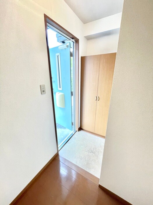 物件内観写真10　(玄関)