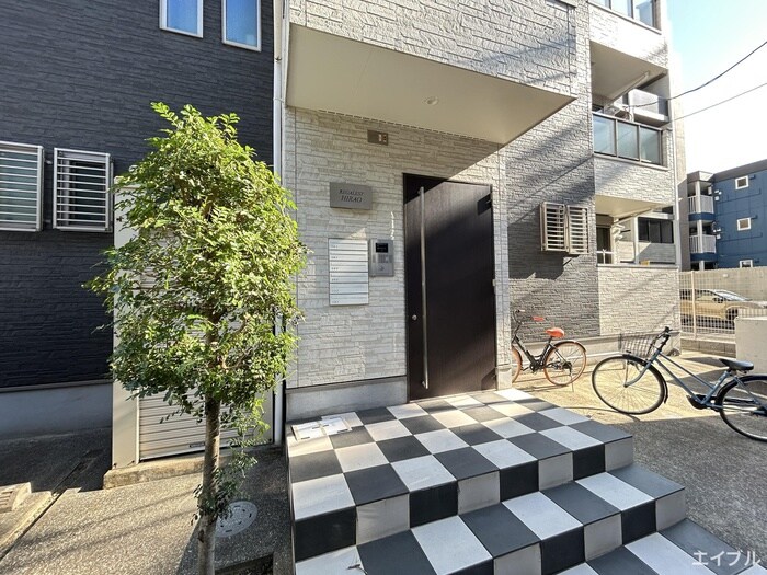 物件外観写真3　(エントランス部分)