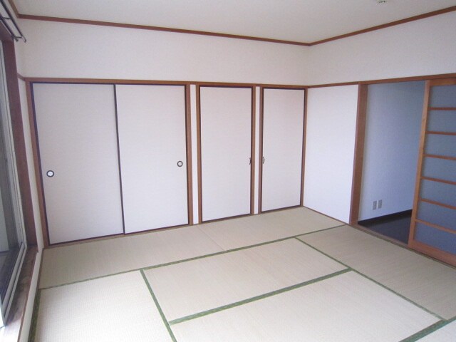 物件内観写真4　(居室)