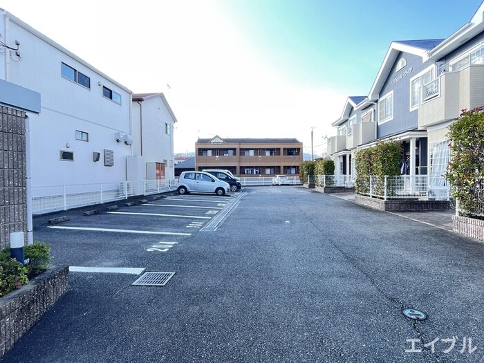 物件外観写真4　(駐車場)