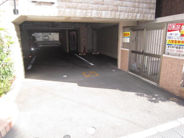 物件外観写真3　(駐車場)