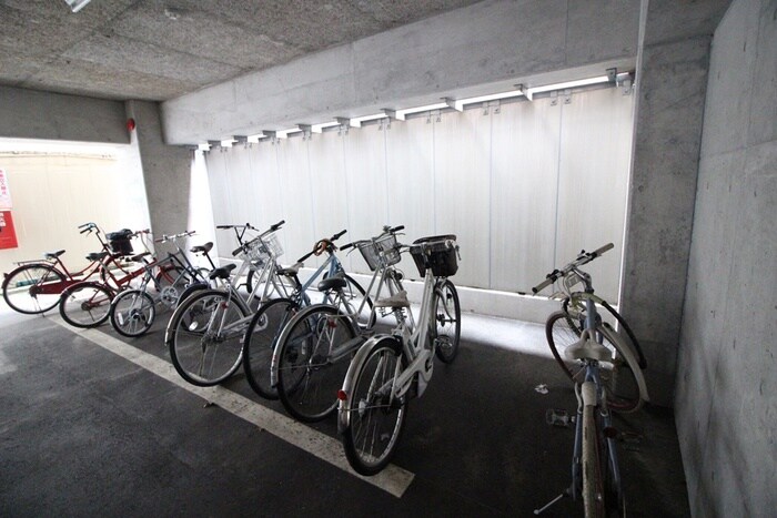 物件外観写真4　(駐輪場)