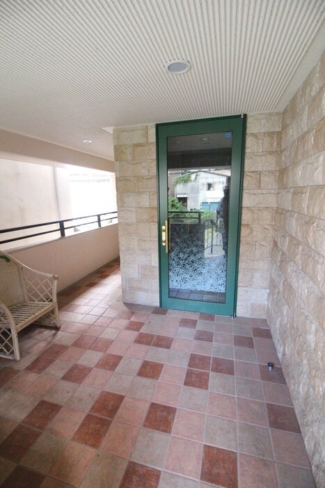 物件外観写真6　(エントランス部分)