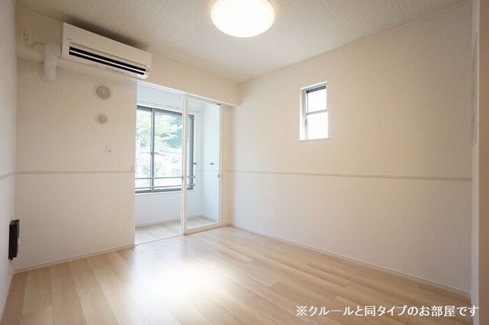 物件内観写真2　(居室)