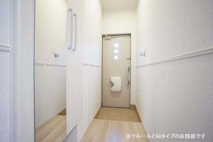 物件内観写真7　(玄関)
