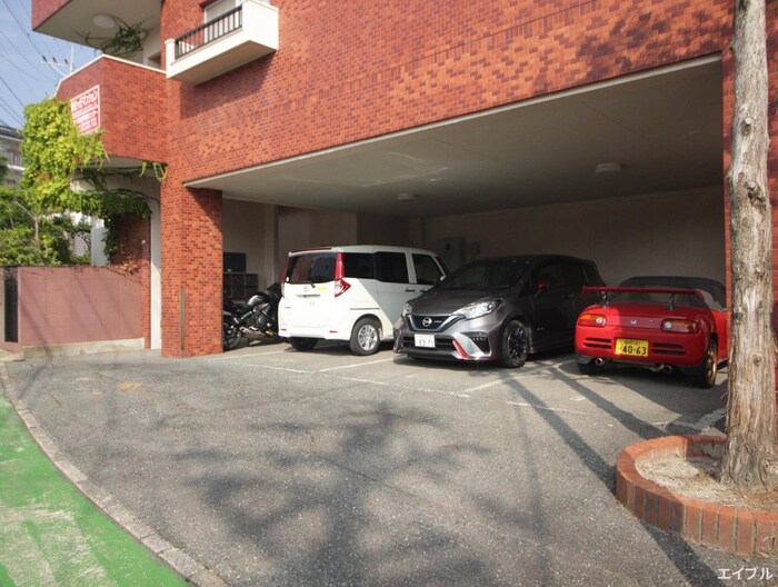 物件外観写真4　(駐車場)