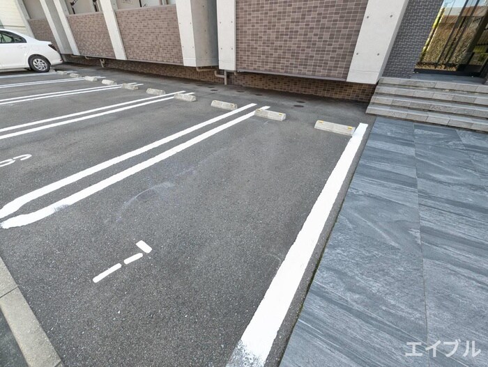 物件外観写真5　(駐車場)