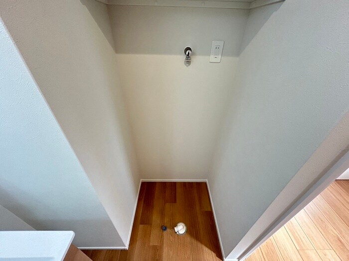 物件内観写真11　(洗濯機置場)