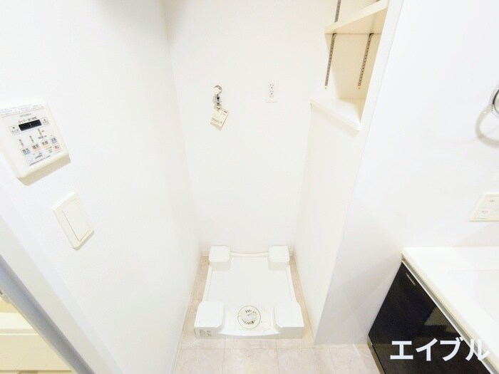 物件内観写真11　(洗濯機置場)