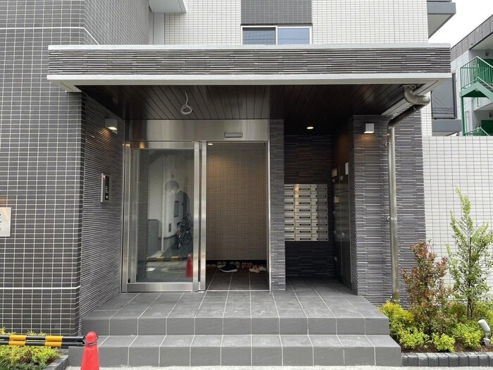 物件外観写真4　(エントランス部分)